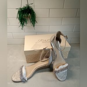 NEW IN BOX JEWEL BADGLEY MISCHKA Lora Low Wedge Sandal Gold size 8.5